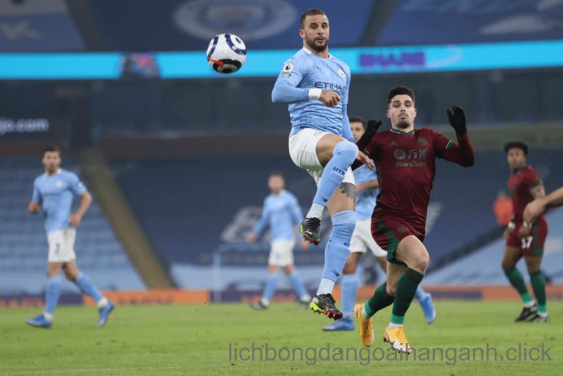 Manchester City đấu với Wolves